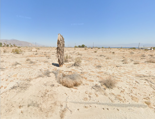 BEAUTIFUL SCENERY OF THE LAKE AND MOUNTAINS!! LOW MONTHLY PAYMENTS OF $200.00  1338 Driftwood Ave., Salton City, CA 92275 APN: 001-741-028-000
