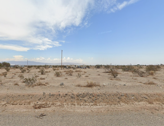 RESIDENTIAL LOT WITH AMAZING SCENERY NEAR SCHOOLS!! LOW MONTHLY PAYMENTS OF $225.00  2536 Sea Mist Ave., Salton City, CA 92275 APN: 010-222-010-000