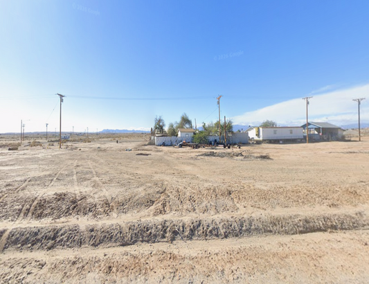 RESIDENTIAL LOT IN A VERY QUIET AREA IN SALTON CITY!! LOW MONTHLY PAYMENTS OF $235.00   1003 Paraguay Ave., Salton City, CA 92275 APN: 015-483-009-000