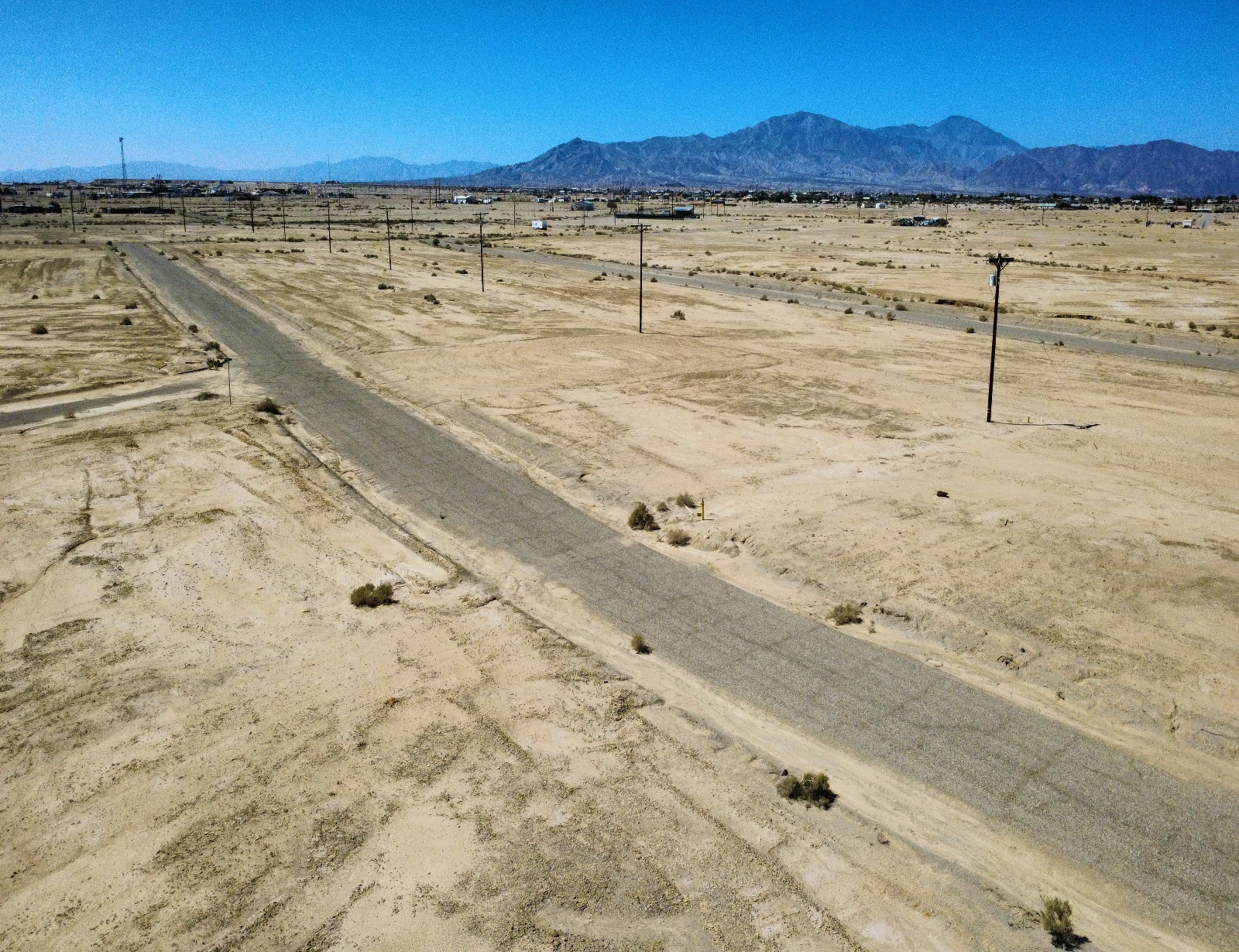 PRE-SALE STARTS 10/20/25!! RESIDENTIAL LOT IN A QUIET AREA WITH A BEAUTIFUL SCENERY!! LOW MONTHLY PAYMENTS OF  $ 225.00  1038 Chile Ave., Salton City, CA 92274 APN: 015-452-018-000 - Get Land Today