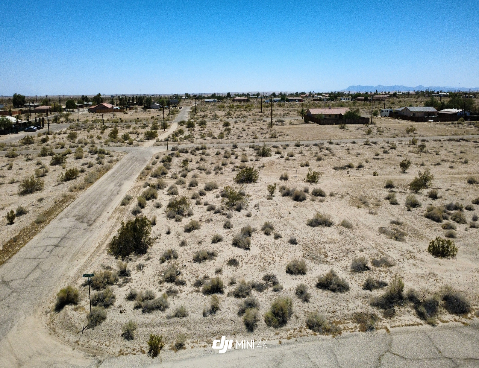 RESIDENTIAL LOT IN A QUIET AREA WITH A BEAUTIFUL SCENERY!! LOW MONTHLY PAYMENTS OF  $ 210.00  1053 Sea Urchin Ave., Salton City, CA 92274 APN: 015-455-007-000 - Get Land Today