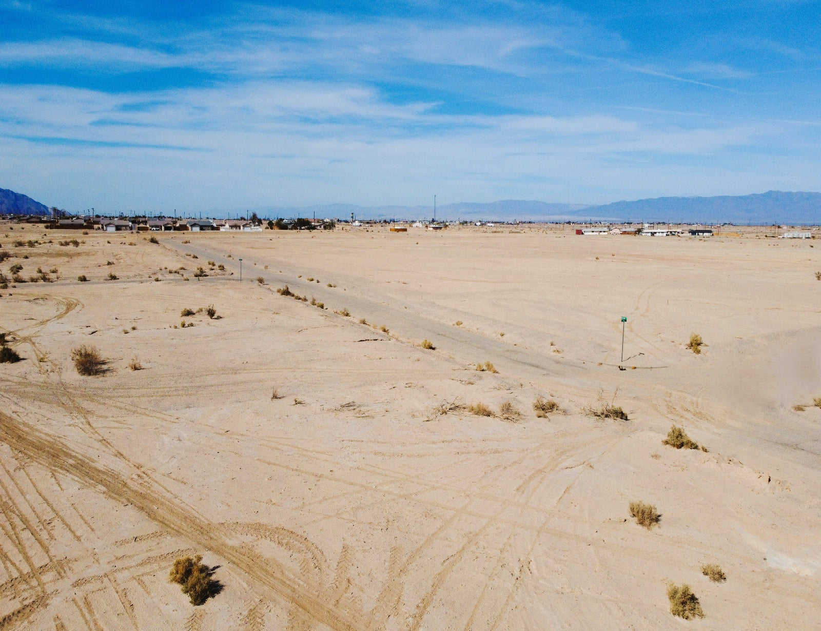 RESIDENTIAL LOT ON THE WESTSIDE OF THE HIGHWAY!! LOW MONTHLY PAYMENTS OF $250.00  1857 Arlene Ave., Salton City, CA 92275 APN: 017-752-004-000