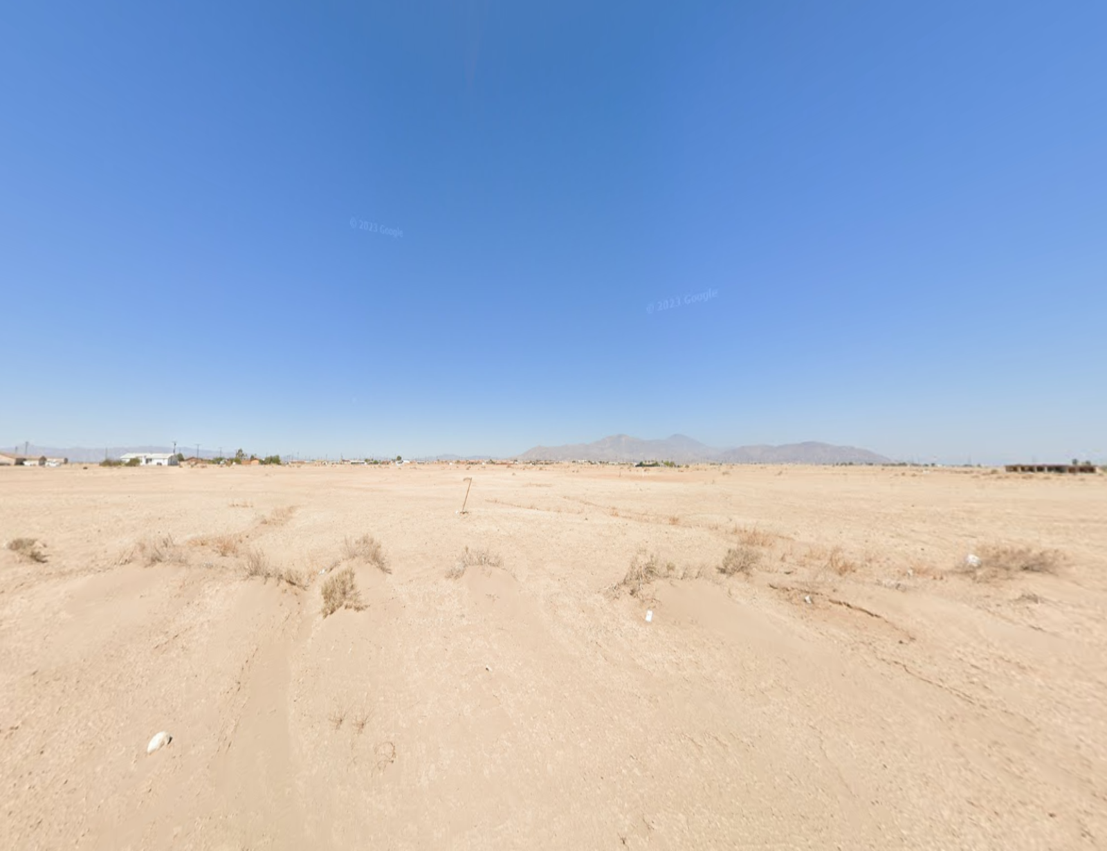 AMAZING 1.48 ACRES RESIDENTIAL LOT NEAR HWY 86 AND THE COMMERCIAL AREA!! LOW MONTHLY PAYMENTS OF $1,200.00  1997 Burr Ave., Salton City, CA 92275 APN: 014-291-004-000
