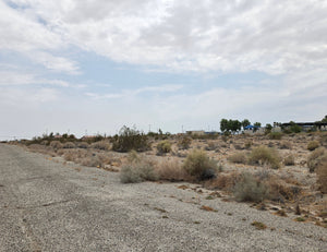 BEAUTIFUL LOCATION NEAR ELEMENTARY SCHOOL!! LOW MONTHLY PAYMENTS OF $215.00   2509 Sea Lite Ave., Salton City, CA 92275 APN: 010-211-015-000