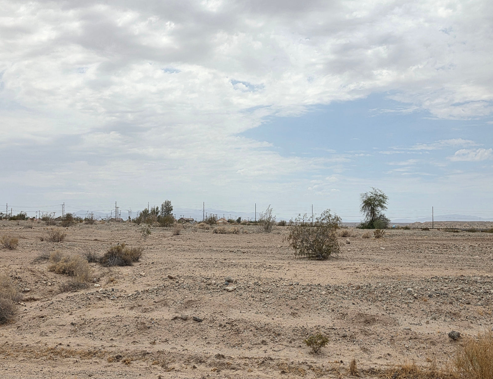 RESIDENTIAL LOT NEAR HIGHWAY 86!! LOW MONTHLY PAYMENTS OF $215.00   2461 Cedar Ave., Salton City, CA 92275 APN: 011-063-004-000