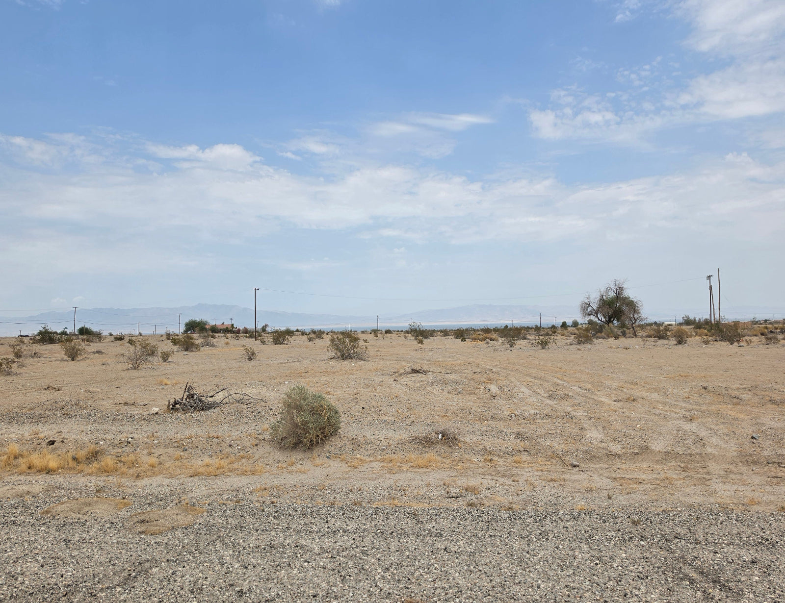 RESIDENTIAL LOT A FEW BLOCKS FROM HIGHWAY 86!! LOW MONTHLY PAYMENTS OF $325.00  2408 Balsa Ave., Salton City, CA 92275 APN: 011-102-013-000