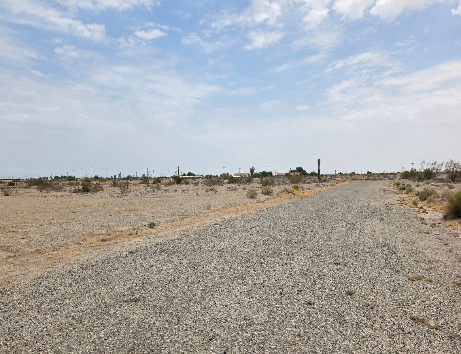 RESIDENTIAL LOT A FEW BLOCKS FROM HIGHWAY 86!! LOW MONTHLY PAYMENTS OF $325.00  2408 Balsa Ave., Salton City, CA 92275 APN: 011-102-013-000