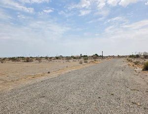 RESIDENTIAL LOT A FEW BLOCKS FROM HIGHWAY 86!! LOW MONTHLY PAYMENTS OF $325.00  2408 Balsa Ave., Salton City, CA 92275 APN: 011-102-013-000