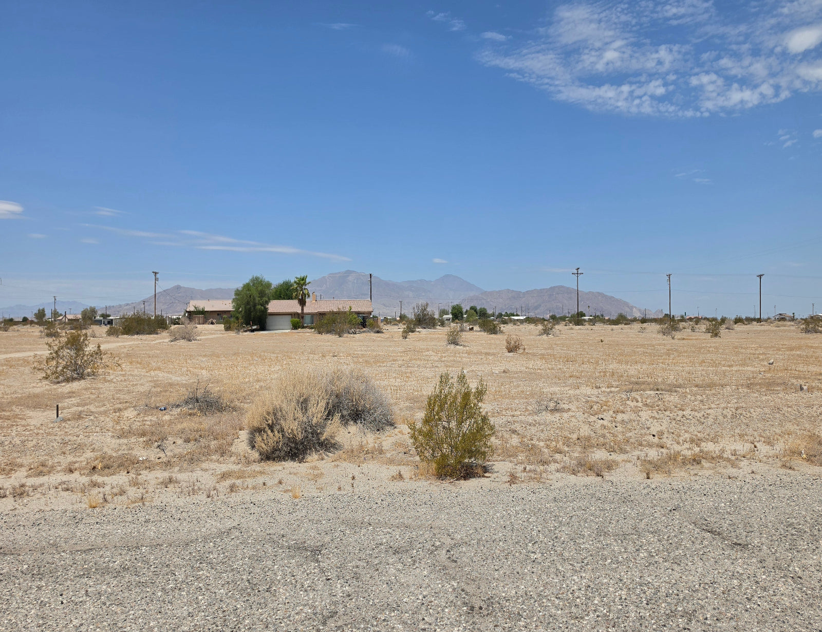 GREAT RESIDENTIAL LOT NEAR HIGH SCHOOL!! LOW MONTHLY PAYMENTS OF $225.00   2333 Shore King Ave., Salton City, CA 92275 APN: 012-093-003-000