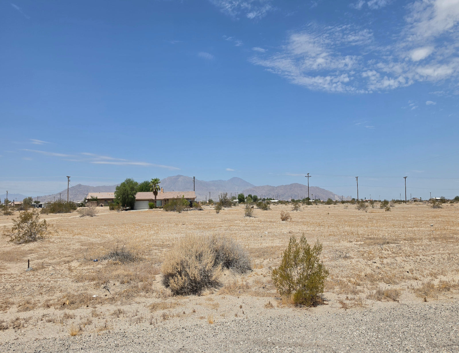 GREAT RESIDENTIAL LOT NEAR HIGH SCHOOL!! LOW MONTHLY PAYMENTS OF $225.00   2333 Shore King Ave., Salton City, CA 92275 APN: 012-093-003-000