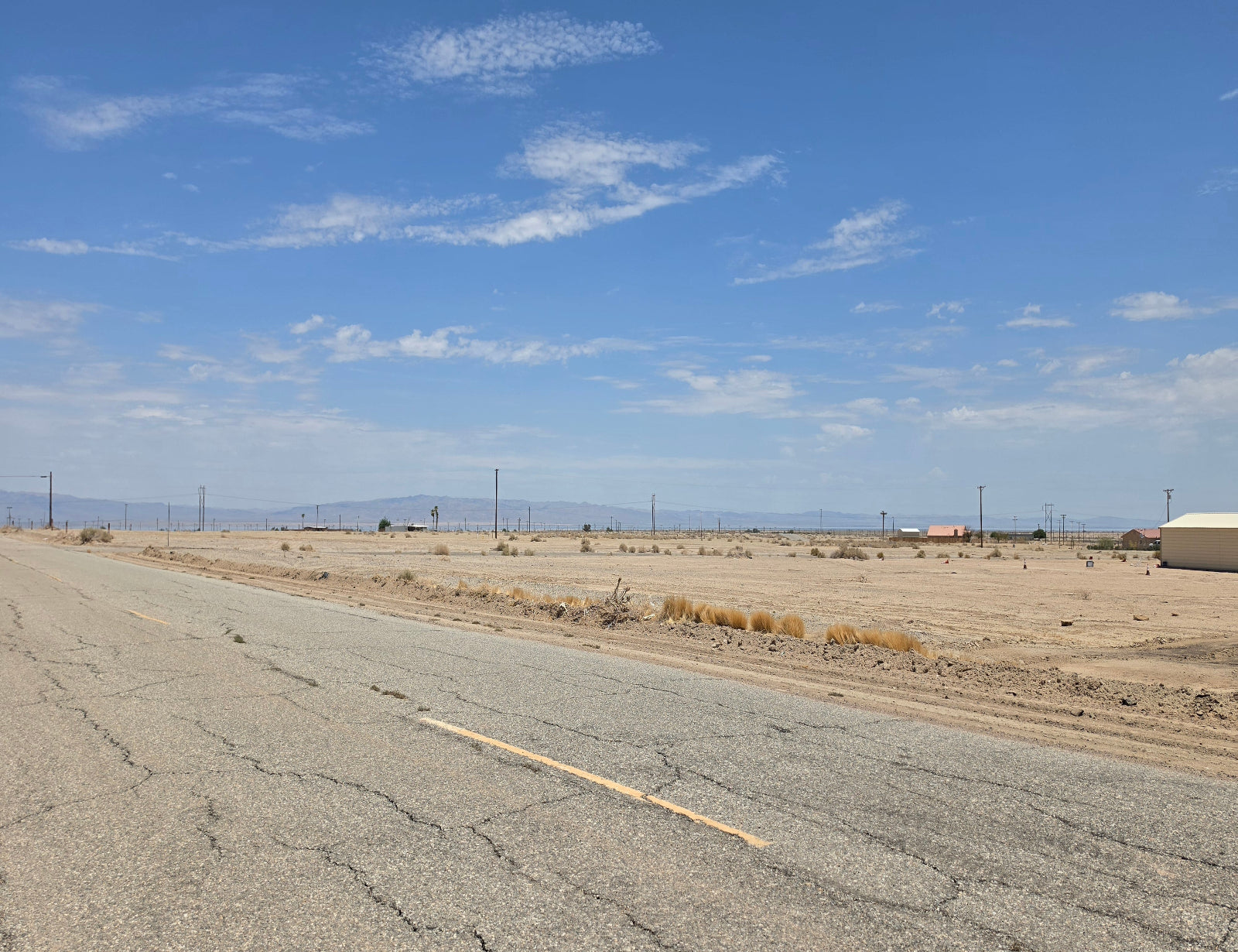 OVERSIZED COMMERCIAL LOT NEAR HIGHWAY 86!! LOW MONTHLY PAYMENTS OF $325.00   2074 Salton Dr., Salton City, CA 92275 APN: 015-501-021-000