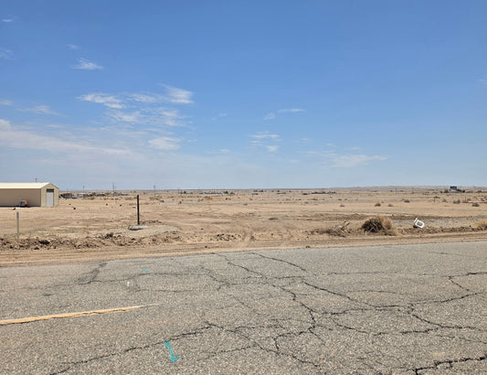 OVERSIZED COMMERCIAL LOT NEAR HIGHWAY 86!! LOW MONTHLY PAYMENTS OF $325.00   2074 Salton Dr., Salton City, CA 92275 APN: 015-501-021-000