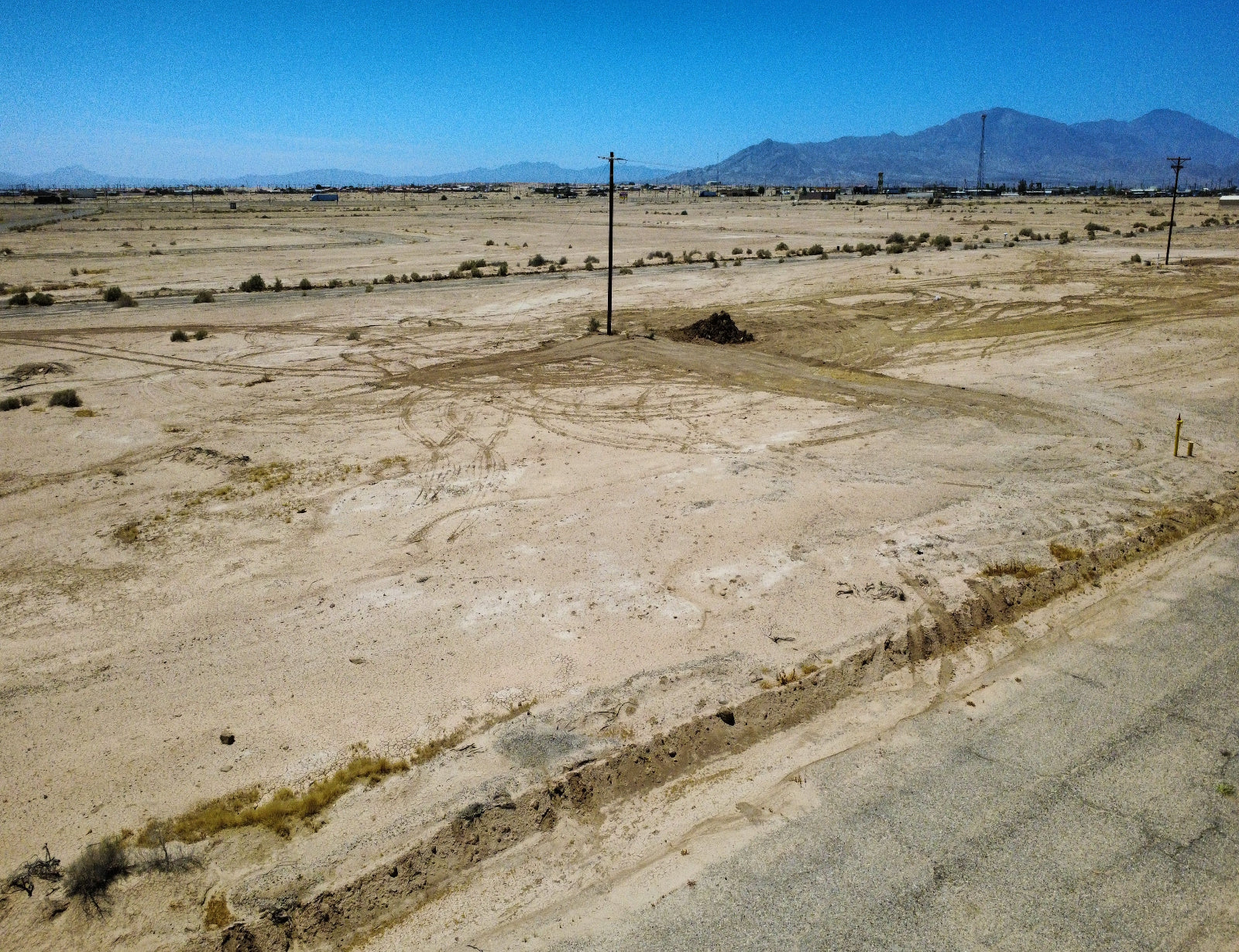 RESIDENTIAL LOT LOCATED NEAR THE COMMERCIAL AREA!! LOW MONTHLY PAYMENTS OF $275.00  2039 Cornell Ave., Salton City, CA 92275  APN: 015-561-007-000 - Get Land Today
