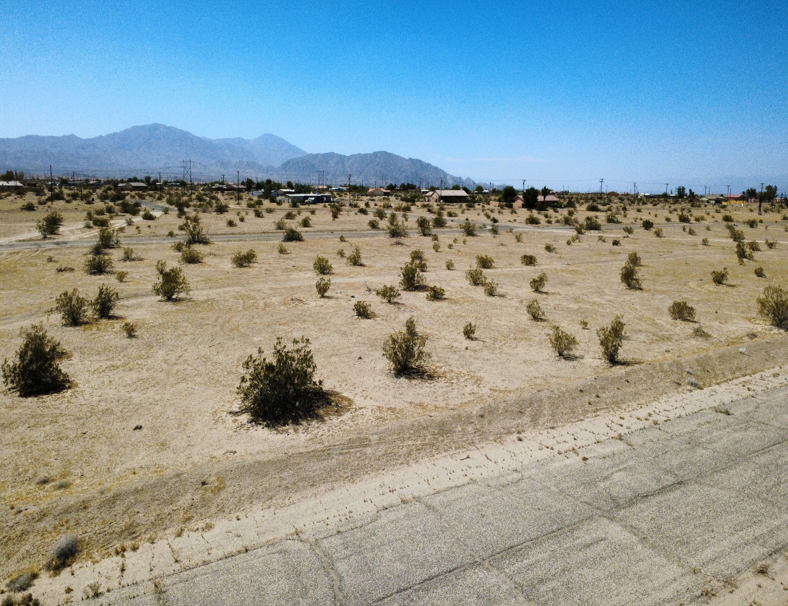 GREAT RESIDENTIAL LOT NEAR HIGH SCHOOL!! LOW MONTHLY PAYMENTS OF $215.00   2307 Shore Jewel Ave., Salton City, CA 92275 APN: 012-092-009-000