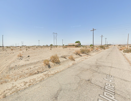 OVERSIZED RESIDENTIAL LOT LOCATED NEAR THE MAIN ROAD!! LOW MONTHLY PAYMENTS OF $250.00  2539 Alpine Ave., Salton City, CA 92275 APN: 009-193-006-000