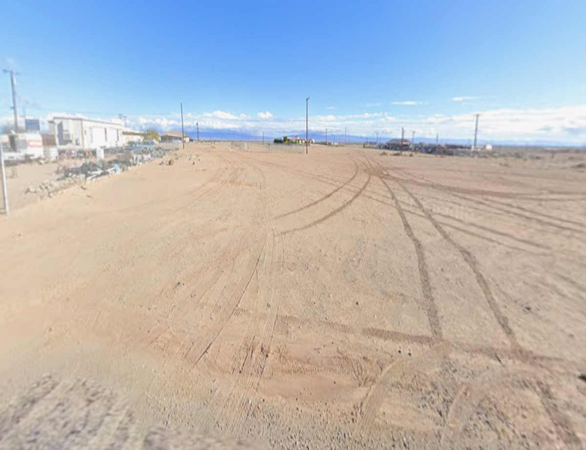 COMMERCIAL LOT NEAR HIGHWAY 86 RIGHT OFF OF MAIN STREET!! LOW MONTHLY PAYMENTS OF $450.00   2092 Center St., Salton City, CA 92275 APN:015-262-018-000