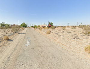 AMAZING RESIDENTIAL LOT IN VISTA DEL MAR!! LOW MONTHLY PAYMENTS OF $240.00  2815 Vista Ave., Salton City, CA 92275 APN: 007-492-014-000