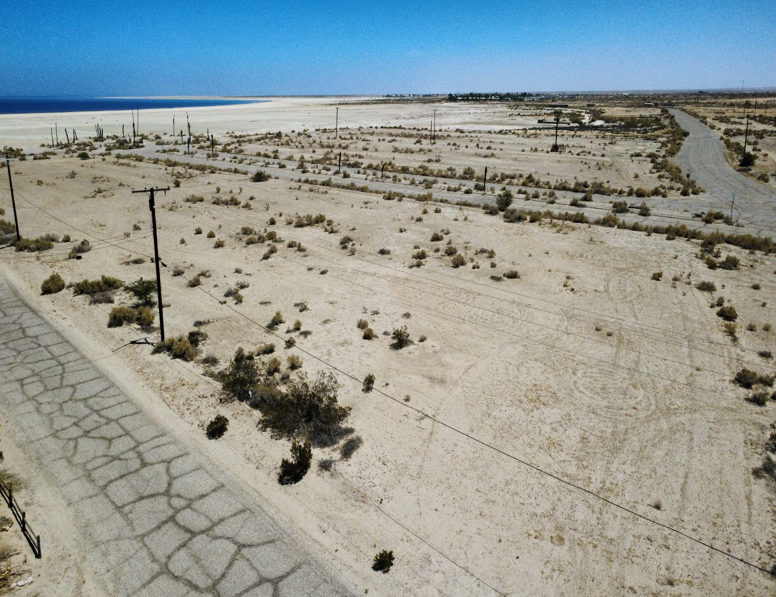 SIDE BY SIDE COMBO LOTS NEAR SALTON SEA LAKE!! LOW MONTHLY PAYMENTS OF $500.00  948 & 946 Flamingo Ave., Salton City, CA 92275 APN: 010-304-003-000 & 010-304-004-000